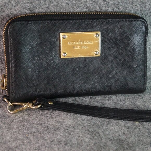 Michael Kors Essential Zip Around Wallet Black Leather Phone Card Wristlet - Picture 1 of 5